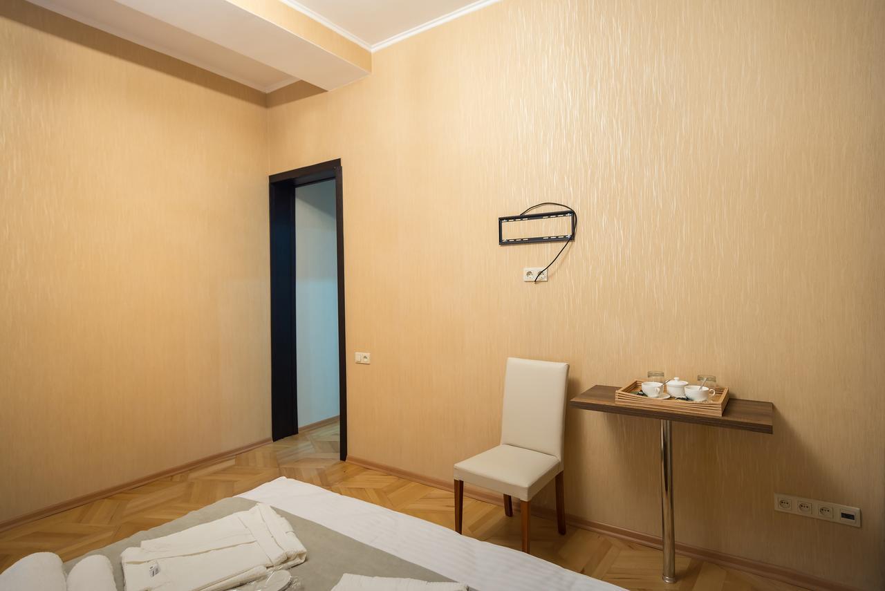 9 Rooms 第比利斯 外观 照片