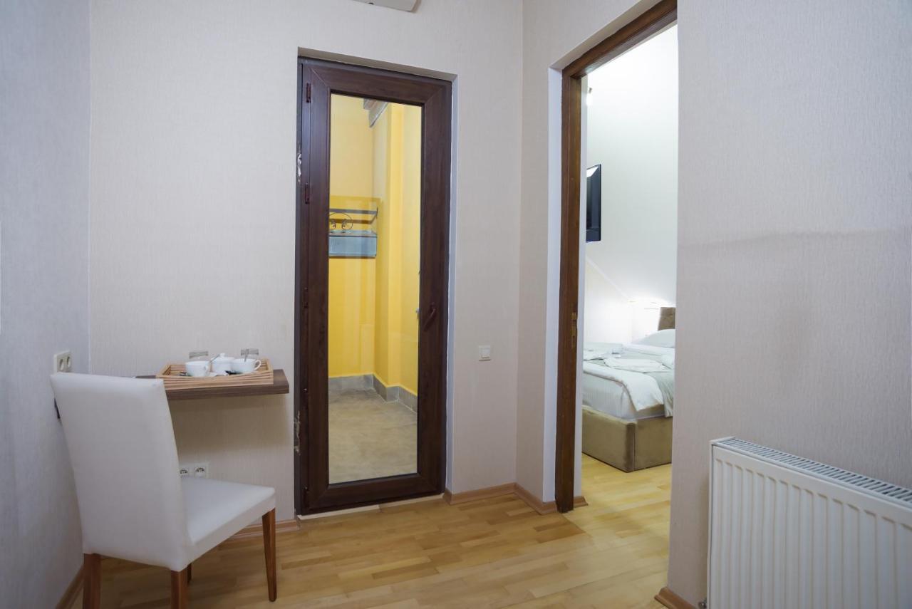 9 Rooms 第比利斯 外观 照片