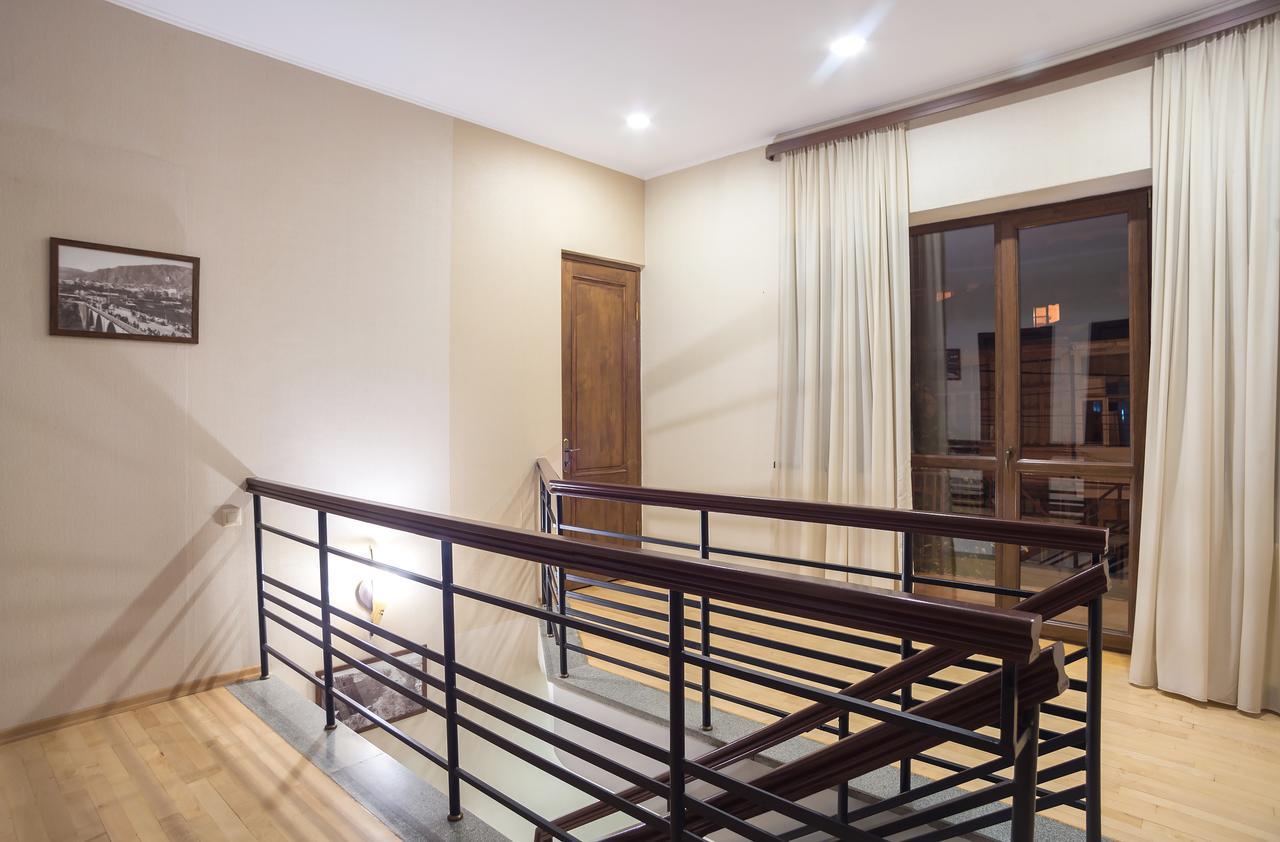 9 Rooms 第比利斯 外观 照片